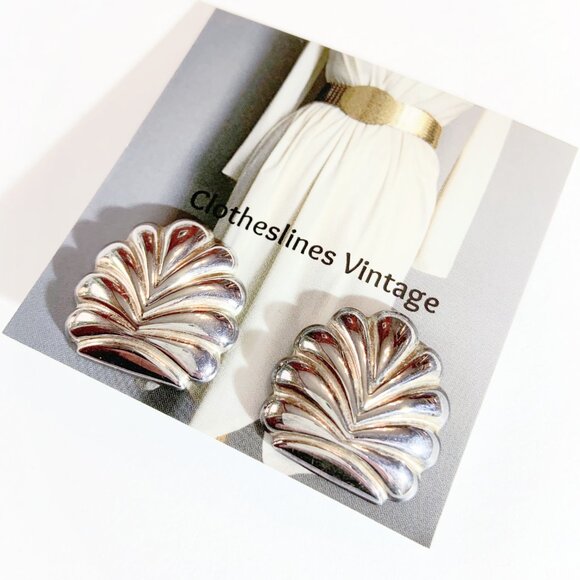 Vintage Silver Tone Metal Shell Earrings - Picture 6 of 8
